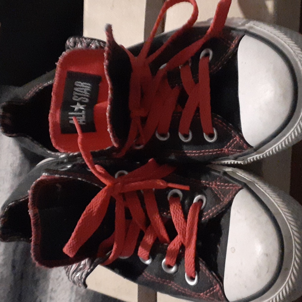 Black and pink converse